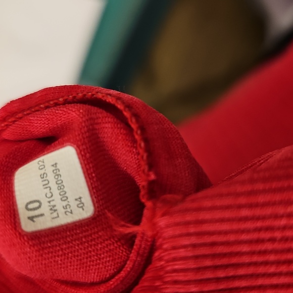 205. Lululemon Ebb To Street Crop Tank - Picture 5 of 5